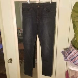 Levi’s Slimming Skinny jean, size 32, dark blue, excellent condition